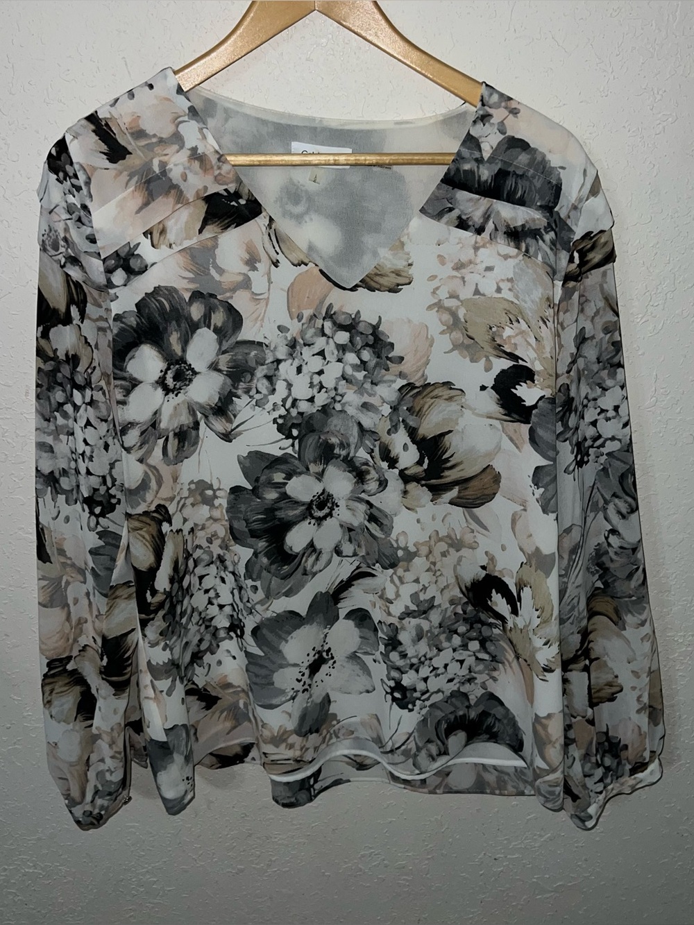 Calvin Klein White Beige Black Chiffon Floral V-Neck Blouse Size Large.
